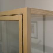 Vitrine mit Tür